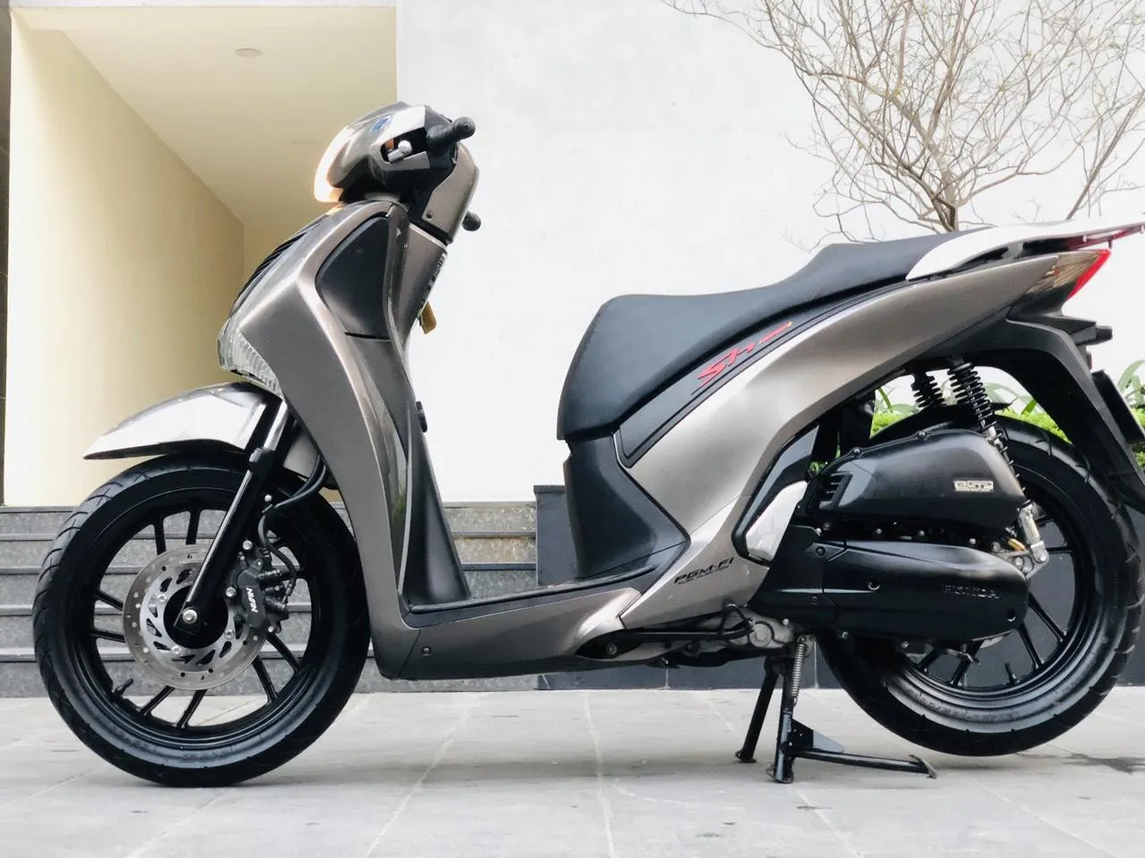 honda-sh-giam-gia-cuc-manh-den-20-trieu-dong (13)