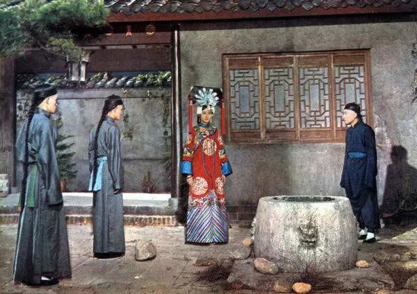 du-khach-tham-quan-tu-cam-thanh-khong-duoc-buoc-vao-lanh-cung (3)