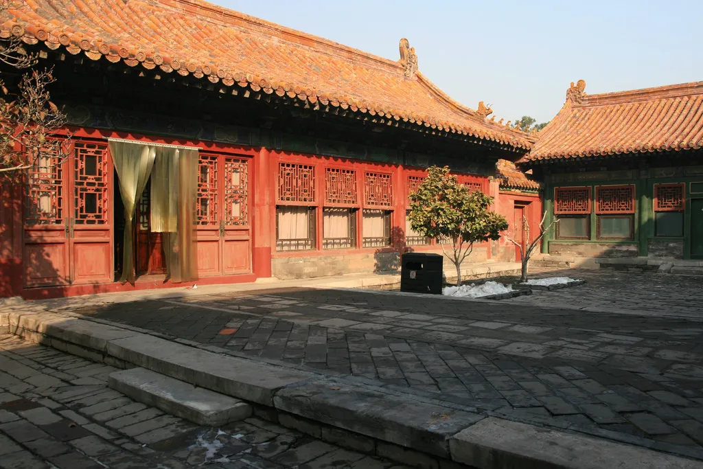 du-khach-tham-quan-tu-cam-thanh-khong-duoc-buoc-vao-lanh-cung (6)