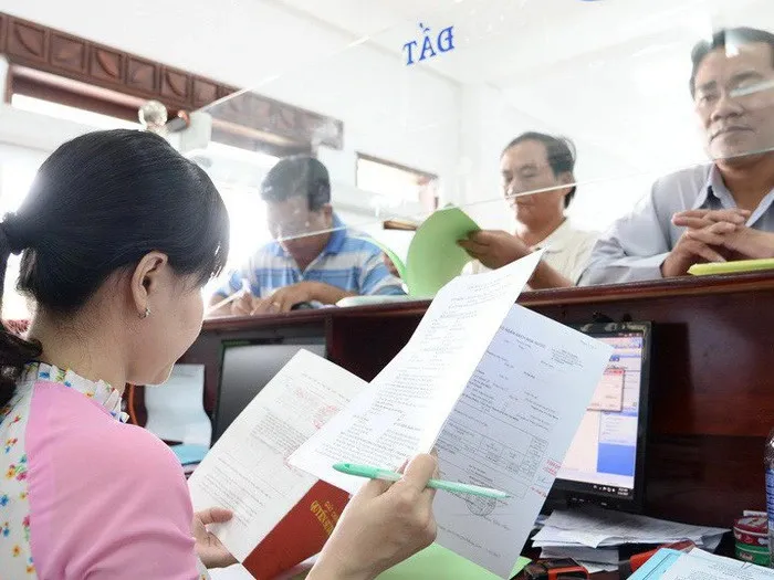 4-truong-hop-bi-thu-hoi-so-do-so-hong-ai-cung-nen-biet-truoc-khi-mua-ban-dat-keo-thiet-tho (2)