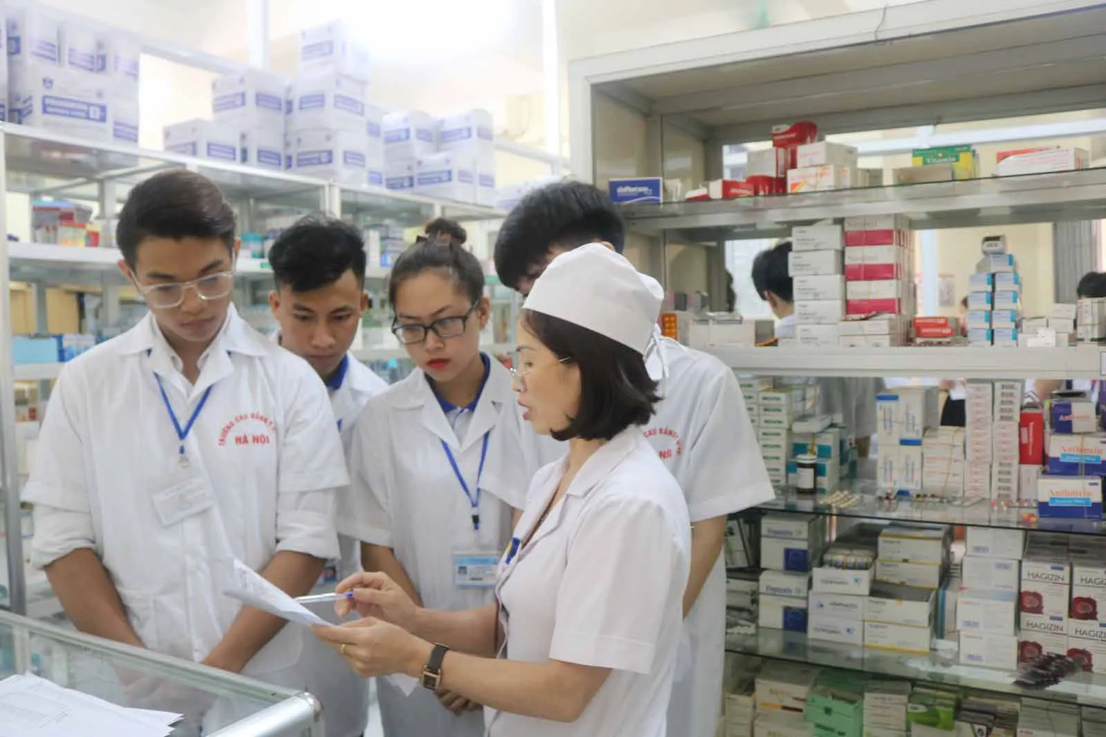 mot-nganh-hoc-duoc-nha-nuoc-giam-70-100-hoc-phi (4)