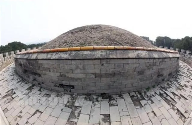 lang-mo-tu-hi-thai-hau-hang-ngan-nam-nhung-khong-co-mot-ngon-co-nao-moc-duoc (6)