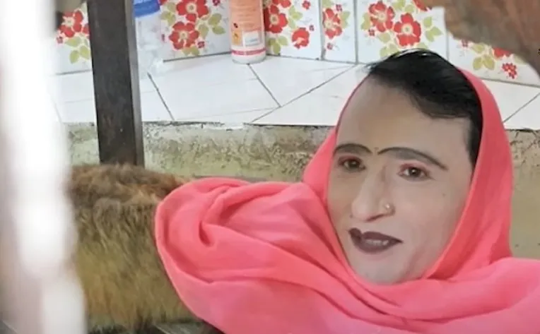 di-nhan-nua-nguoi-nua-cao-khien-nhieu-nguoi-khiep-so-khi-trong-thay (2)