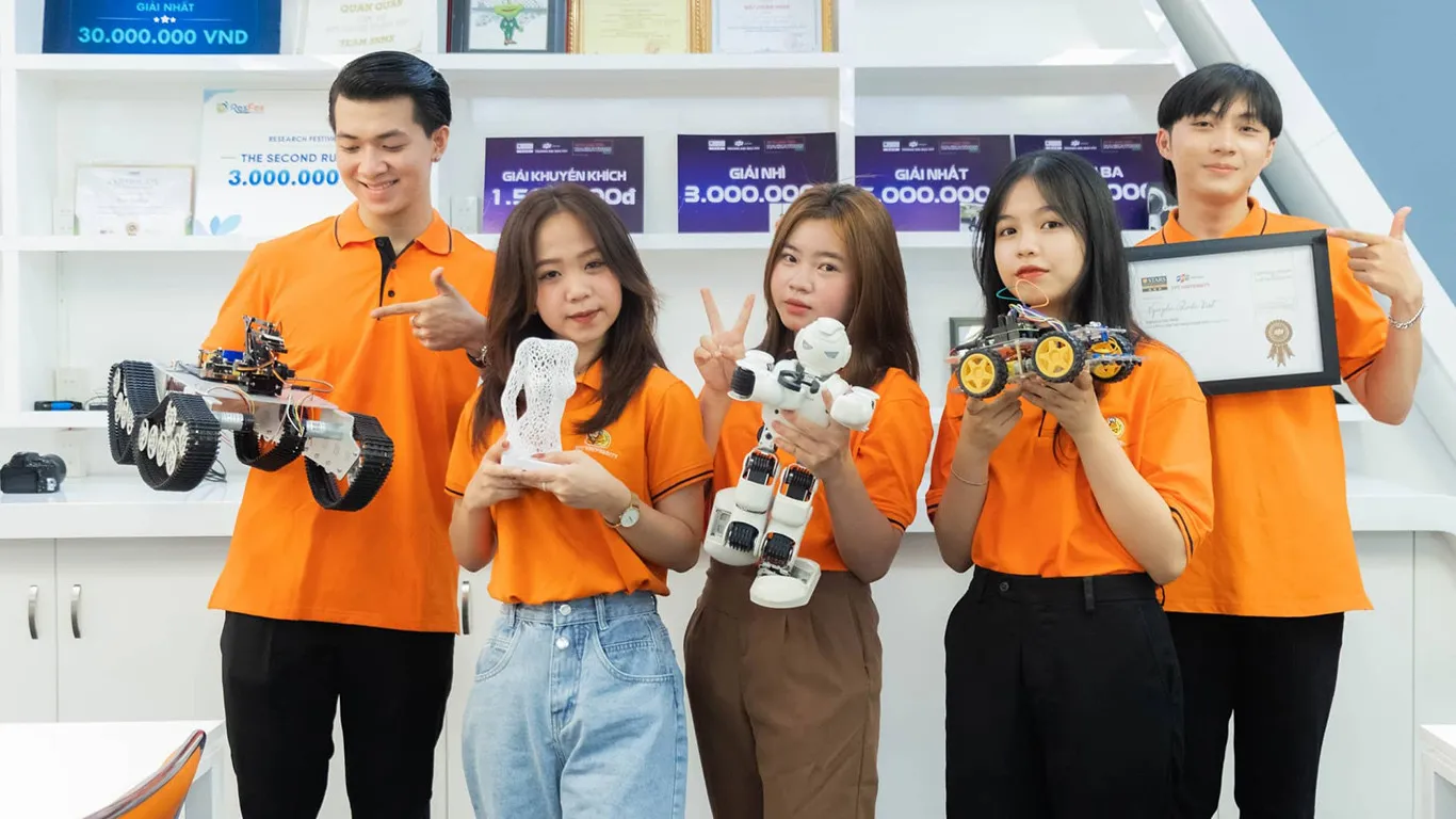 nganh-hoc-du-doan-sieu-hot-mua-tuyen-sinh-2024-muc-luong-100-trieu-dong-thang (4)