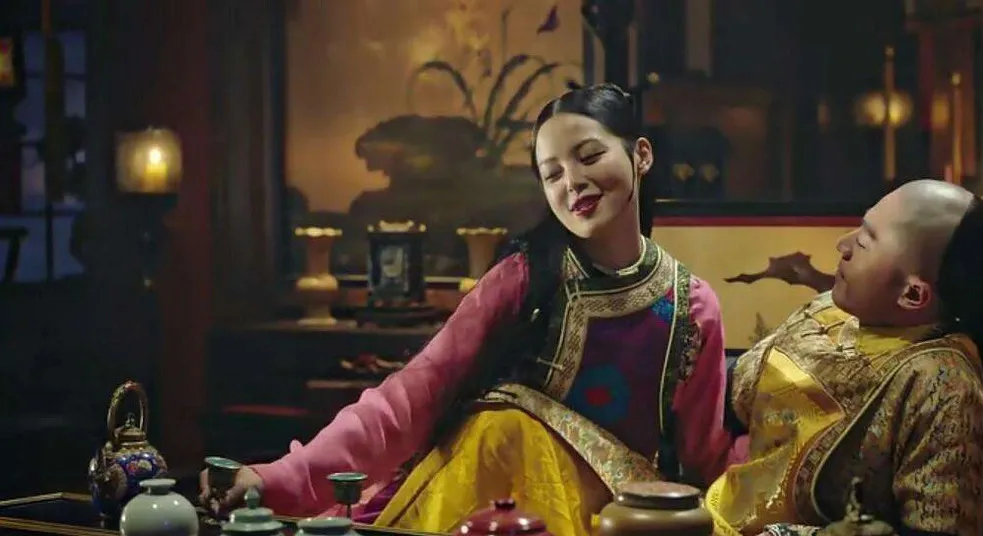 phi-tan-thoi-xua-khong-duoc-phep-phat-ra-am-thanh-khi-duoc-hoang-de-thi-tam (17)