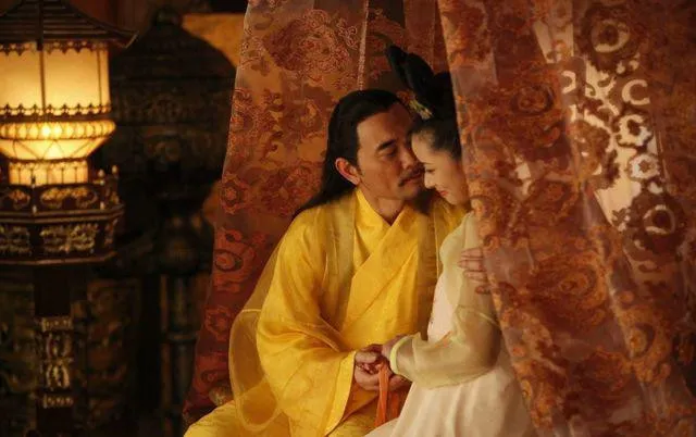 phi-tan-thoi-xua-khong-duoc-phep-phat-ra-am-thanh-khi-duoc-hoang-de-thi-tam (4)