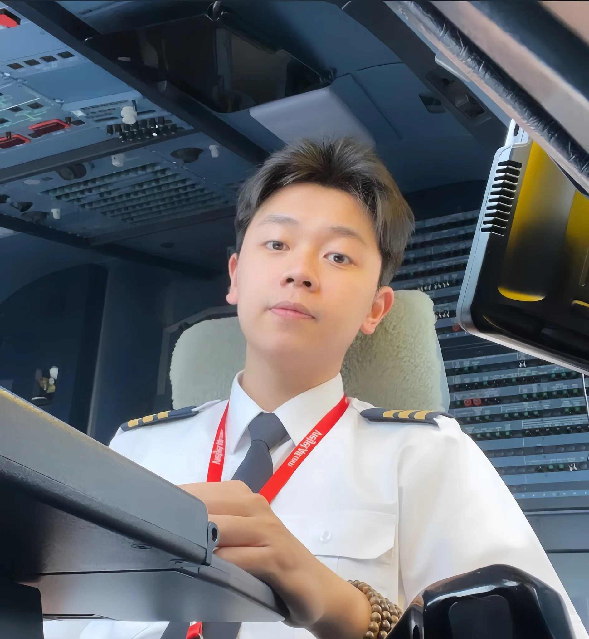 danh-tinh-chang-trai-2k1-lam-co-pho-visual-khien-chi-em-dieu-dung (1)