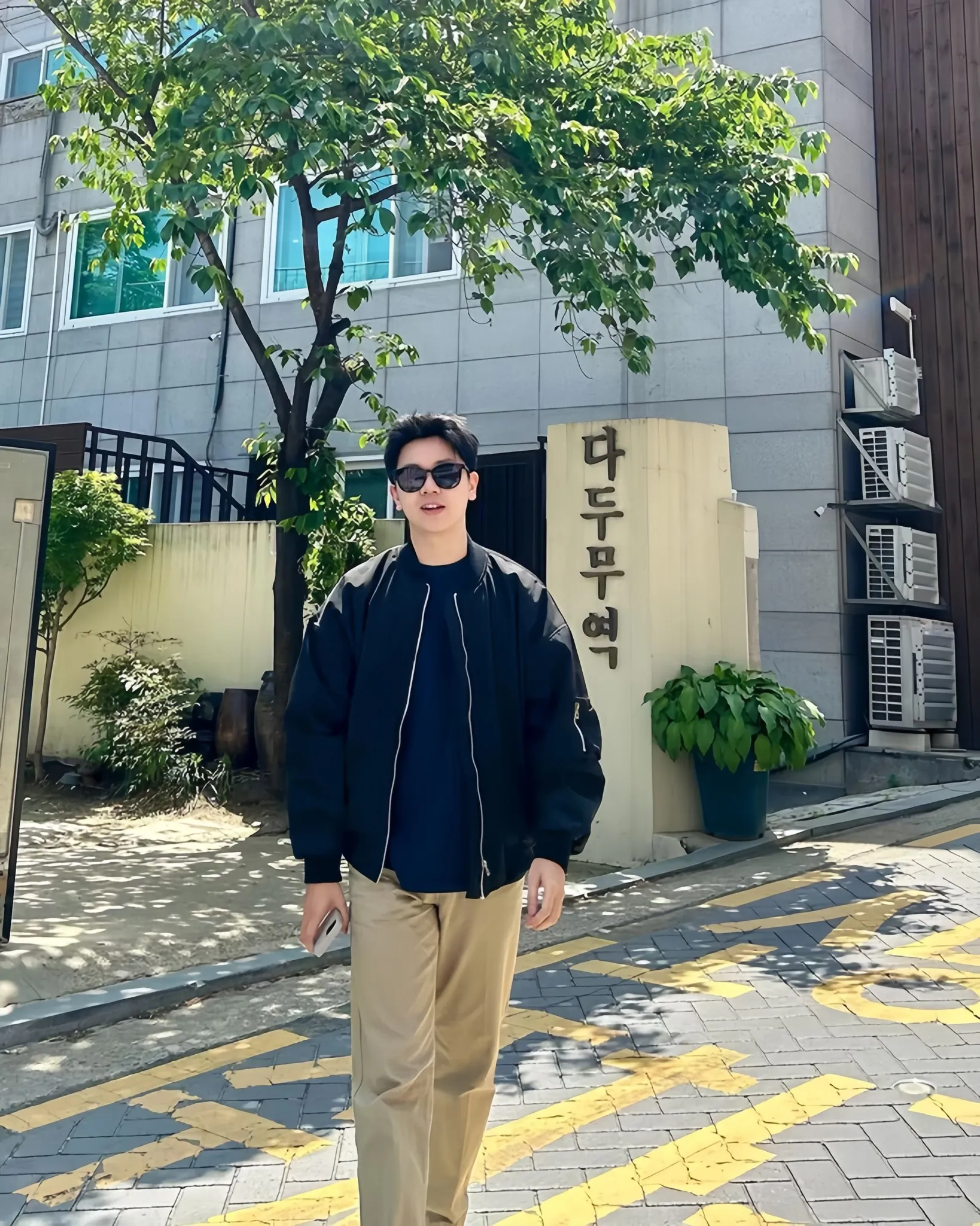 danh-tinh-chang-trai-2k1-lam-co-pho-visual-khien-chi-em-dieu-dung (5)