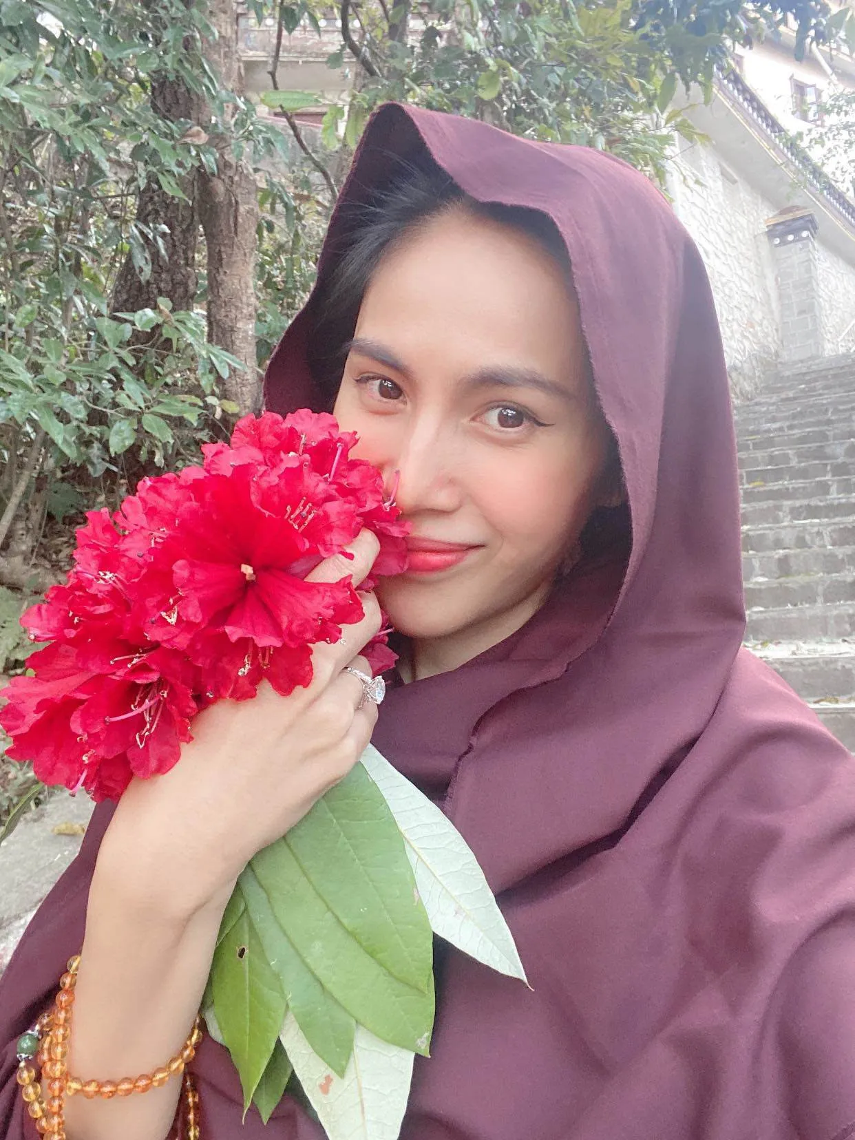 thuy-tien-du-dinh-di-tu-o-an-mot-thoi-gian-de-tranh-xa-chon-hong-tran (6)