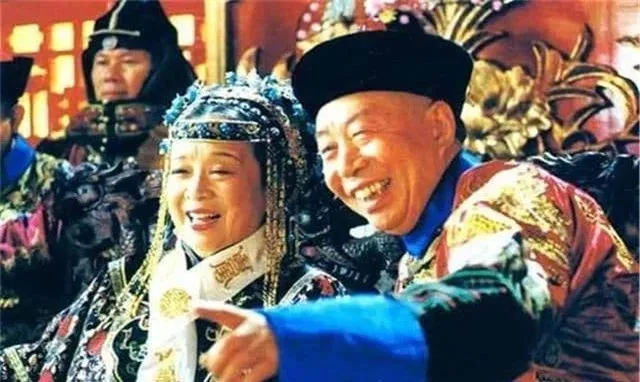 chuyen-ky-di-le-dua-tang-tu-hi-thai-hau-sam-chop-ban-ngay-mau-chay-tu-linh-cuu (113)