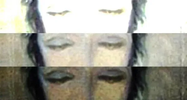 buc-tranh-bi-am-nguoi-phu-nu-trong-mua-ai-so-huu-deu-gap-chuyen (4)