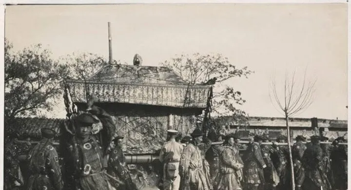 100-dua-tre-trong-lang-mo-tu-hi-thai-hau-tiet-lo-toi-ac-chan-dong (8)