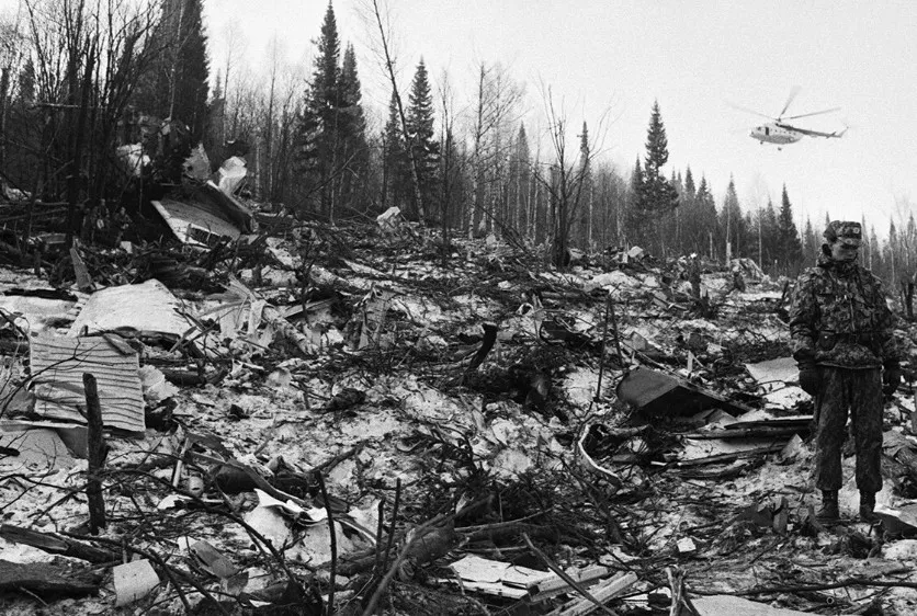 phi-cong-cho-con-thu-cam-lai-may-bay-khien-chuyen-bay-gap-nan-75-nguoi-ra-di-mai-mai (11)