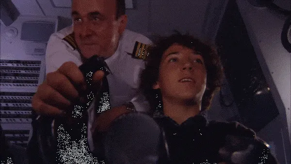 phi-cong-cho-con-thu-cam-lai-may-bay-khien-chuyen-bay-gap-nan-75-nguoi-ra-di-mai-mai (4)