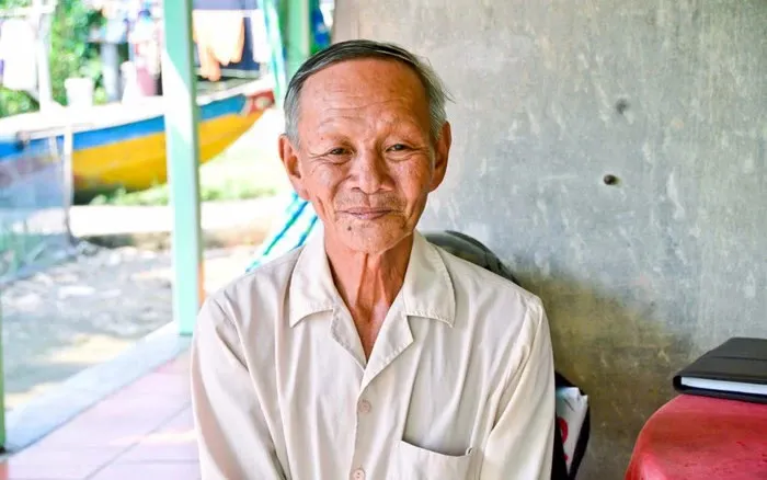 nguoi-dan-ong-can-tho-tro-ve-tu-cua-tu-bong-het-mu-het-cam (3)