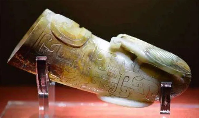 phi-tan-cua-vua-sau-khi-qua-doi-bi-bit-kin-hau-mon (4)