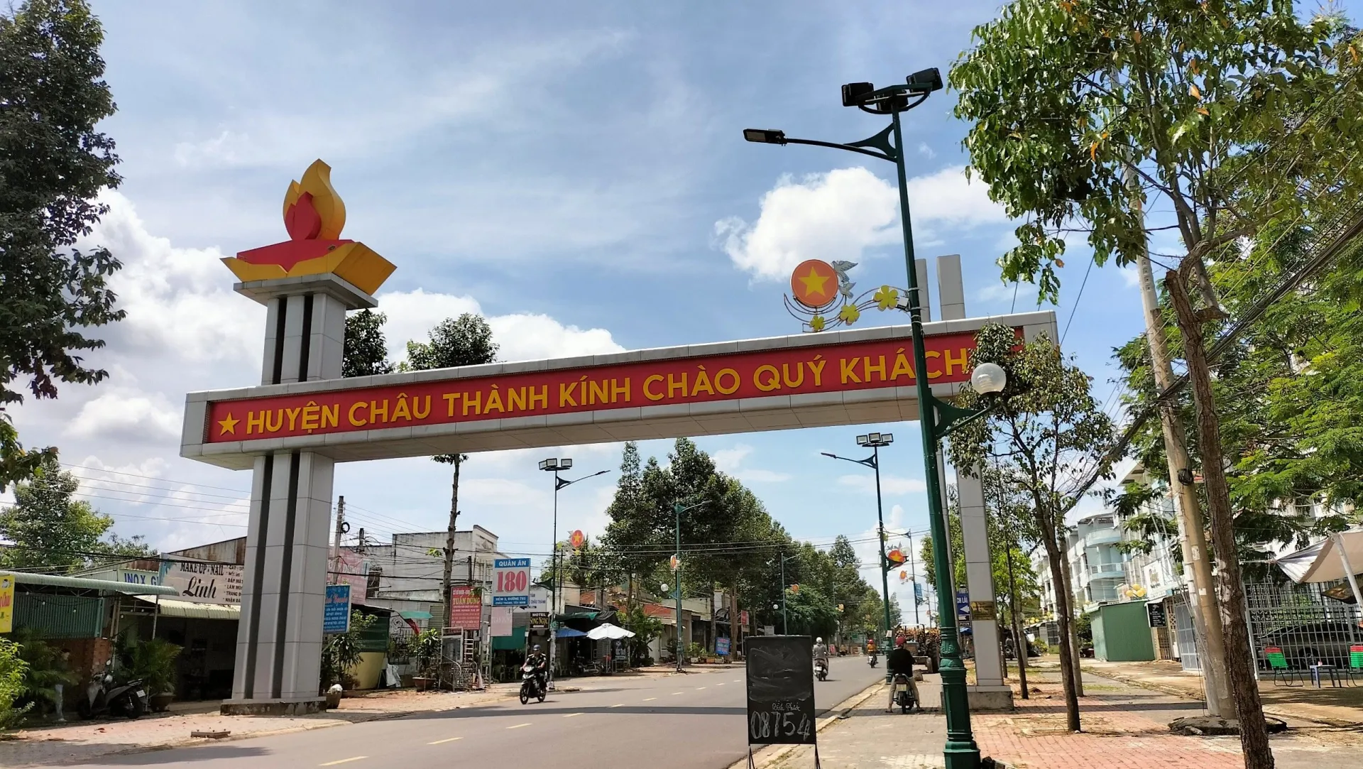 ten-duoc-dat-o-nhieu-dia-phuong-nhat-viet-nam-nhung-phia-bac-khong-co (1232)