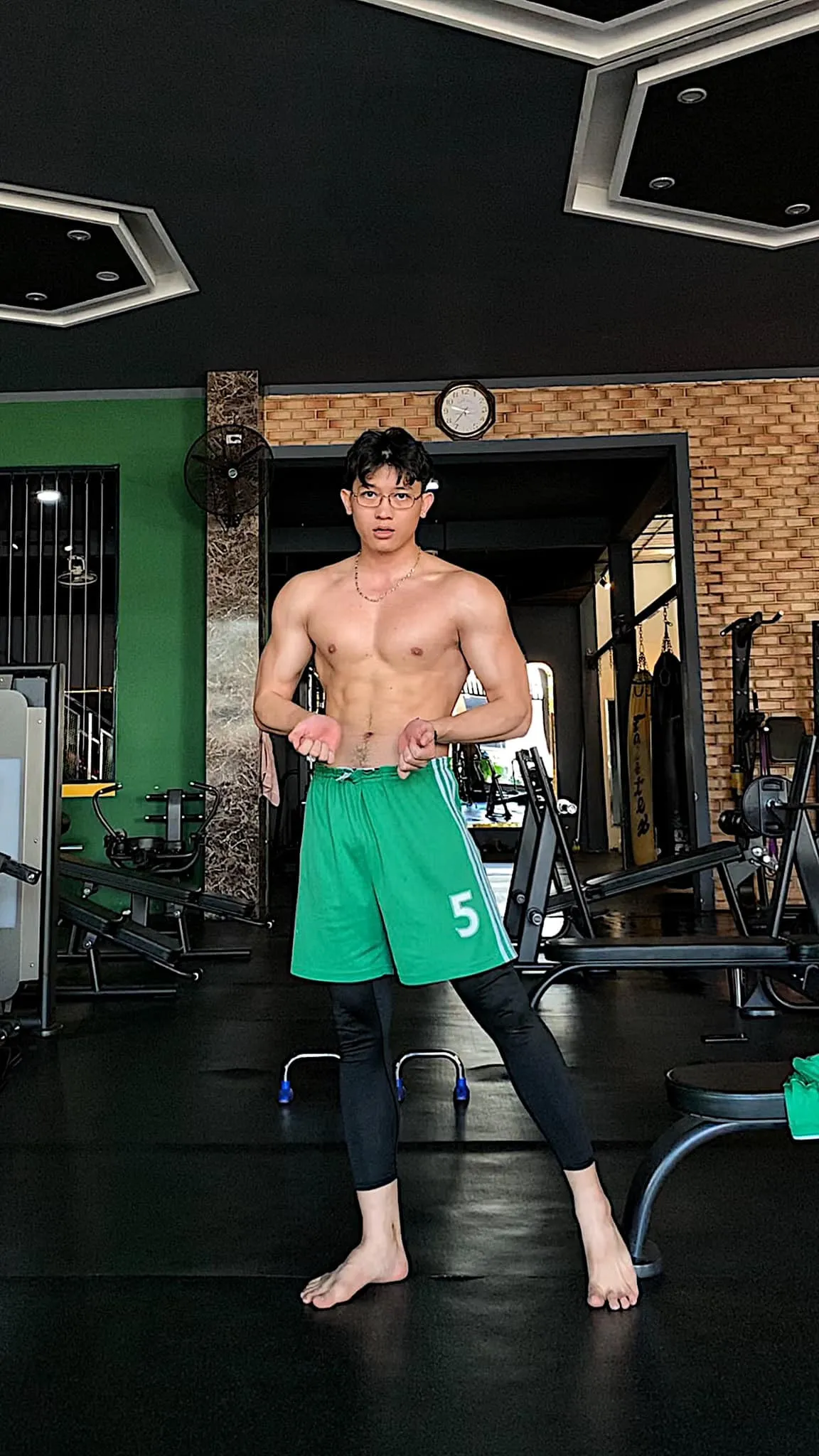 hot-boy-truong-y-co-ten-doc-dao-hiem-ai-trung-tai-nang-nhan-sac-co-du (31)