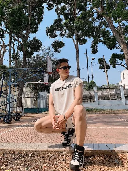 hot-boy-truong-y-co-ten-doc-dao-hiem-ai-trung-tai-nang-nhan-sac-co-du (4)