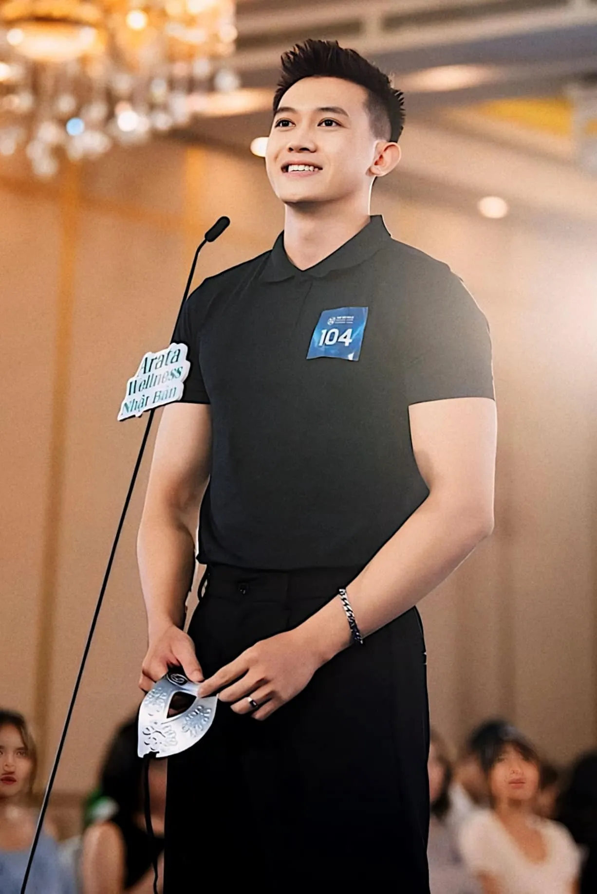 hot-boy-truong-y-co-ten-doc-dao-hiem-ai-trung-tai-nang-nhan-sac-co-du (5)