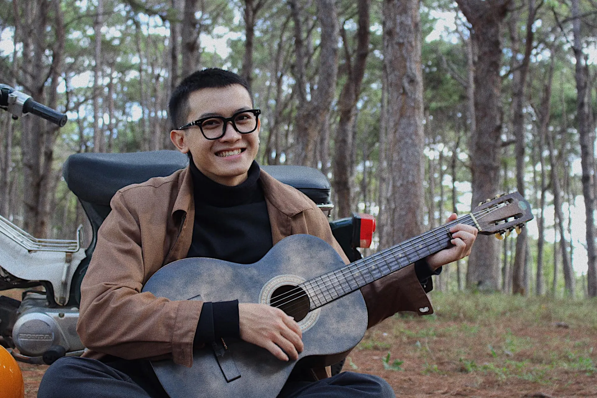 hot-boy-truong-y-co-ten-doc-dao-hiem-ai-trung-tai-nang-nhan-sac-co-du (7)