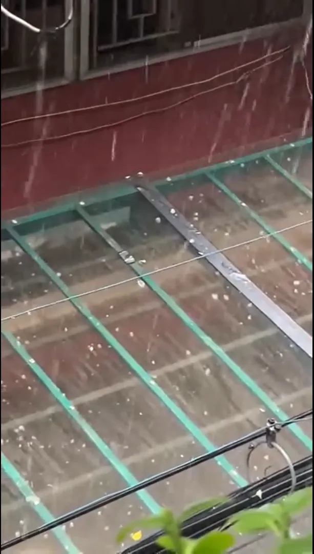 mua-da-xuat-hien-bat-thuong-tai-tphcm-nguyen-nhan-do-dau (1)