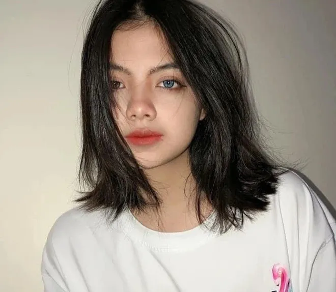 co-gai-viet-so-huu-doi-mat-2-mau-cuc-hiem-bi-hieu-nham-la-con-lai (5)