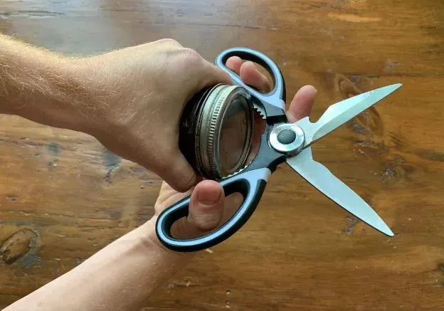 lo-rang-cua-lo-khuyet-tren-keo-co-cong-dung-dac-biet-ma-it-nguoi-biet (114)