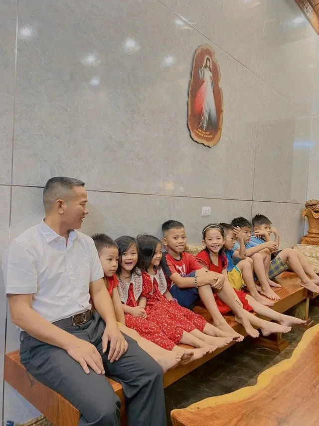 vo-chong-nghe-an-co-15-dua-con-lam-ong-ba-van-sinh-them-2-cong-chua (5)