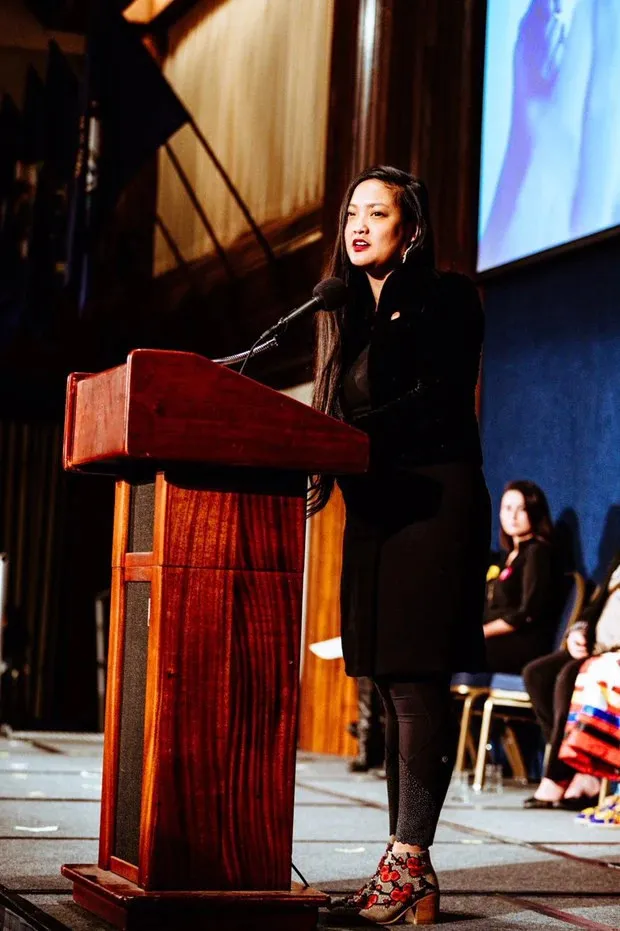 danh-tinh-co-gai-goc-viet-dau-tien-bay-vao-vu-tru-thay-doi-luat-phat-nuoc-my (6)