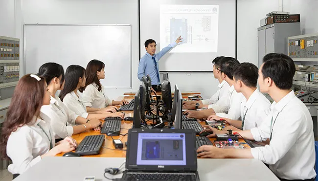 5-nganh-nghe-du-bap-bung-no-thoi-gian-toi-ra-truong-luong-cao-khong-so-that-nghiep (1)