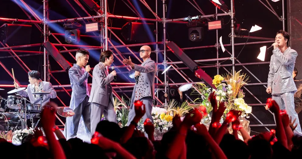 dang-khoi-bao-tin-vo-mang-thai (9)