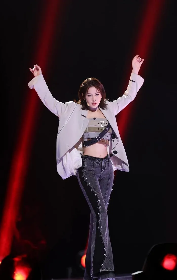 show-dap-gio-chua-ket-thuc-Chi-Pu-tiep-tuc-tham-gia-chuong-trinh-khac-tai-Trung-Quoc