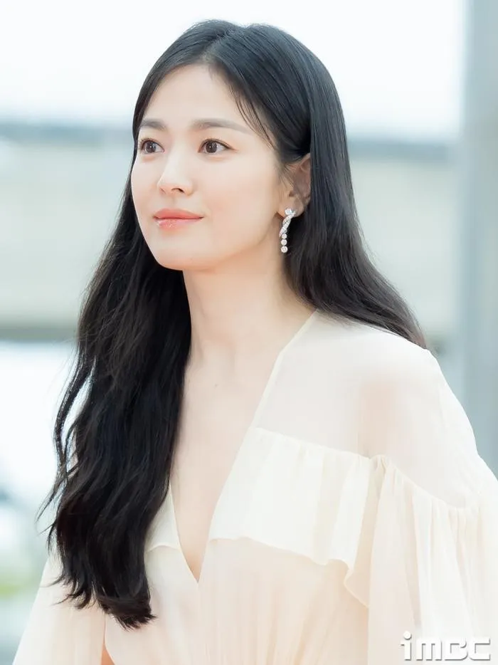 Song-Hye-Kyo-bat-ngo-co-so-thich-la-ai-nghe-cung-het-hon