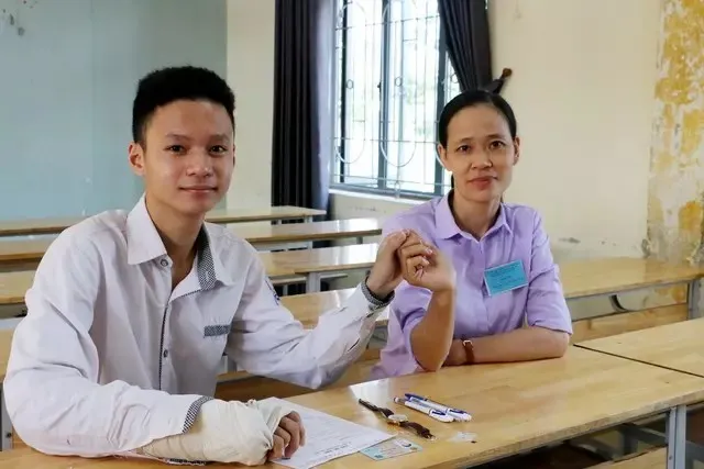 Bta-ngo-voi-diem-so-cua-thi-sinh-duoc-giam-thi-chep-bai-thay-bi-nhieu-camera-giam-sat