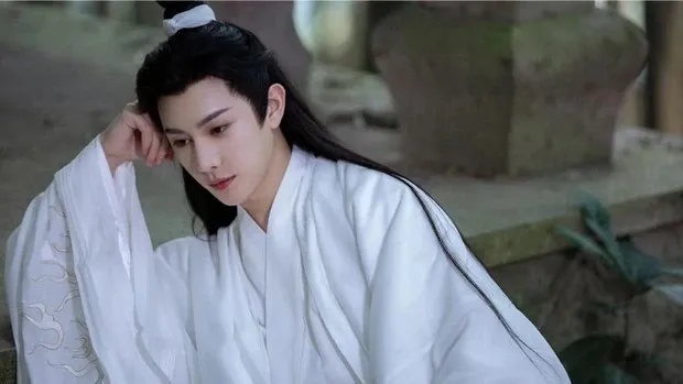 my-nam-co-trang-bi-che-luc-nao-cung-nhu-buon-ngu-dong-vai-phu-mo-nhat-suot-10-nam