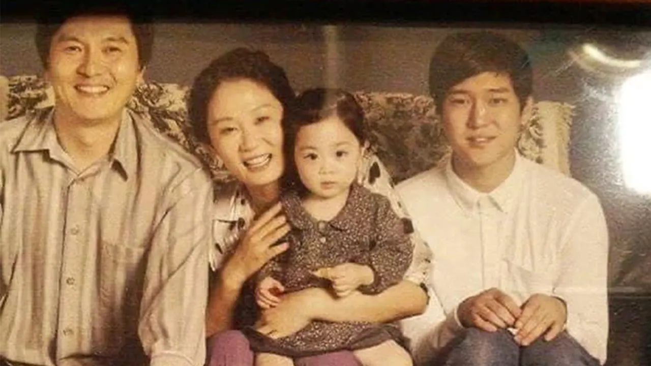 sau-8-nam-netizen-moi-nhan-ra-hinh-anh-dat-gia-o-Reply-1988-visual-sao-nhi-khien-ai-xem-cung-tram-tro