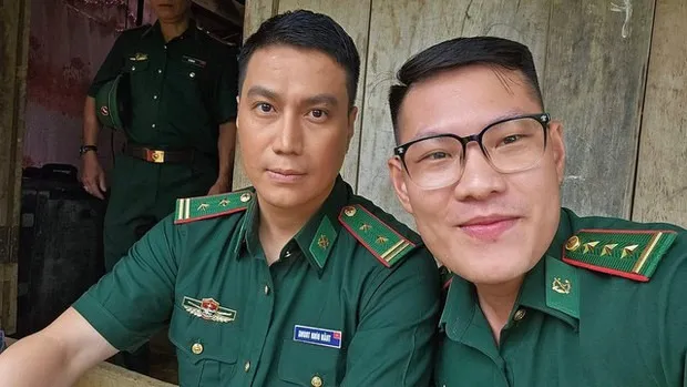 Việt Anh đĩnh đạc trong phim mới nhưng gây bất ngờ với gương mặt đen nhẻm qua camera thường