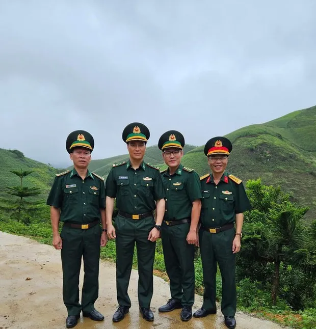 Việt Anh đĩnh đạc trong phim mới nhưng gây bất ngờ với gương mặt đen nhẻm qua camera thường