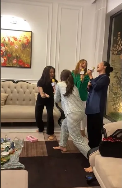 Hình ảnh không lên sóng của Gia Đình Mình Vui Bất Thình Lình, khán giả trách Phương: Khóc nghẹn cổ mà bà í thế này