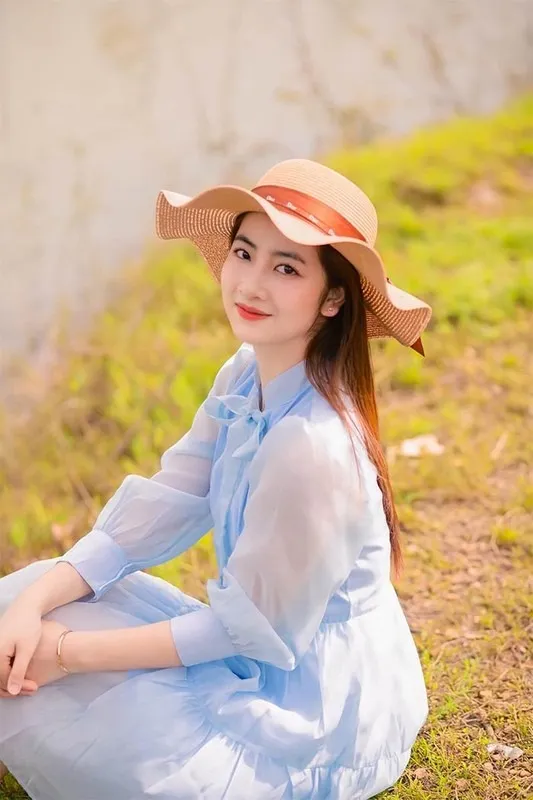 Đời thường đối lập phim của cô bạn thân bị ghét ở Làng Trong Phố: Là hoa khôi sở hữu nhan sắc dịu dàng