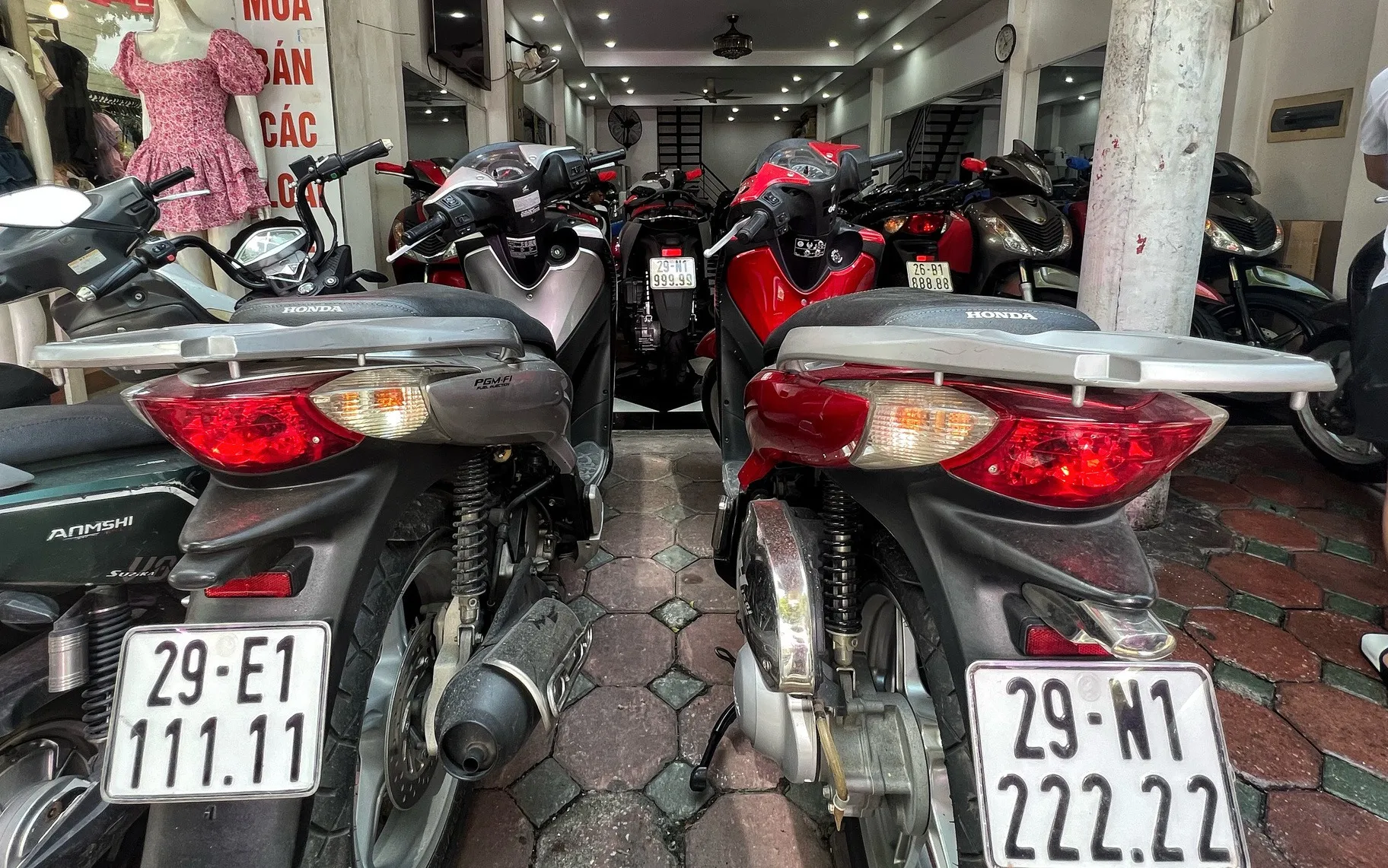 Honda SH biển đẹp rớt giá hàng trăm triệu đồng sau quy định định danh biển số 