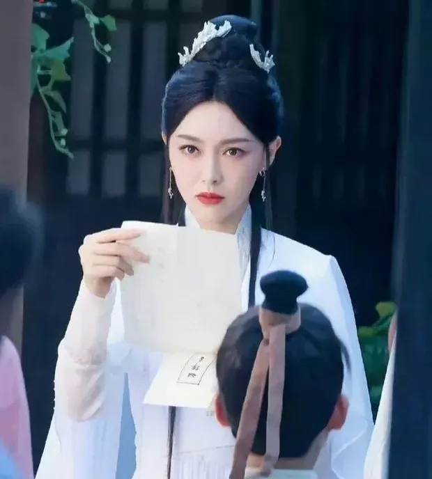 Đường Yên tái xuất với vai thiếu nữ dù ở ngưỡng U40, tạo hình thế nào mà khiến dân tình la ó?