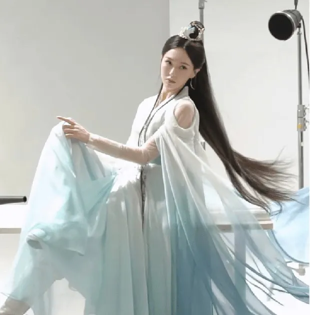 Đường Yên tái xuất với vai thiếu nữ dù ở ngưỡng U40, tạo hình thế nào mà khiến dân tình la ó?