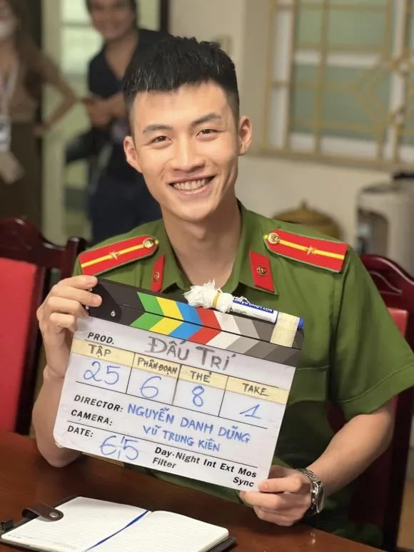 Có thân thế bí ẩn trong Món Quà Của Cha, diễn viên Duy Khánh ngoài đời hóa ra là em trai diễn viên quen mặt