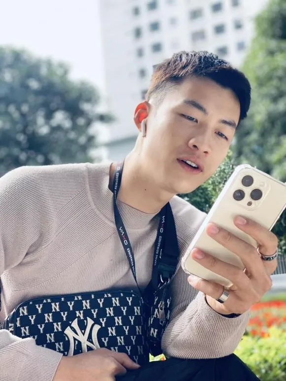 Có thân thế bí ẩn trong Món Quà Của Cha, diễn viên Duy Khánh ngoài đời hóa ra là em trai diễn viên quen mặt