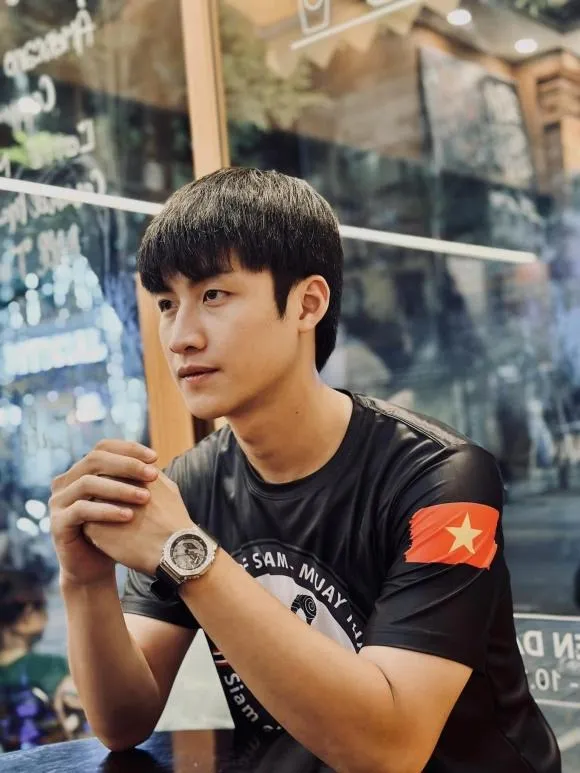 Có thân thế bí ẩn trong Món Quà Của Cha, diễn viên Duy Khánh ngoài đời hóa ra là em trai diễn viên quen mặt