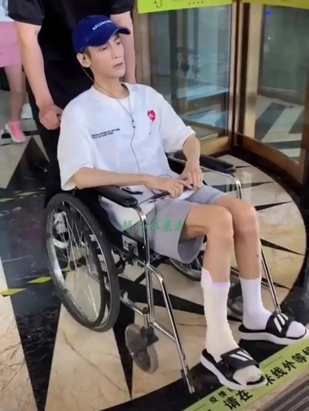 La Vân Hi gặp sự cố sức khỏe trong lúc quay phim, hình ảnh tiều tụy ngồi xe lăn khiến fan lo lắng