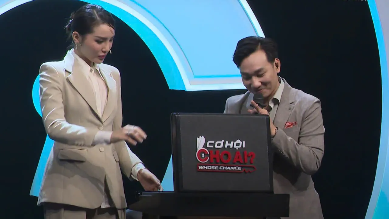 hot-ky-duyen-tham-gia-ung-tuyen-tai-co-hoi-cho-ai