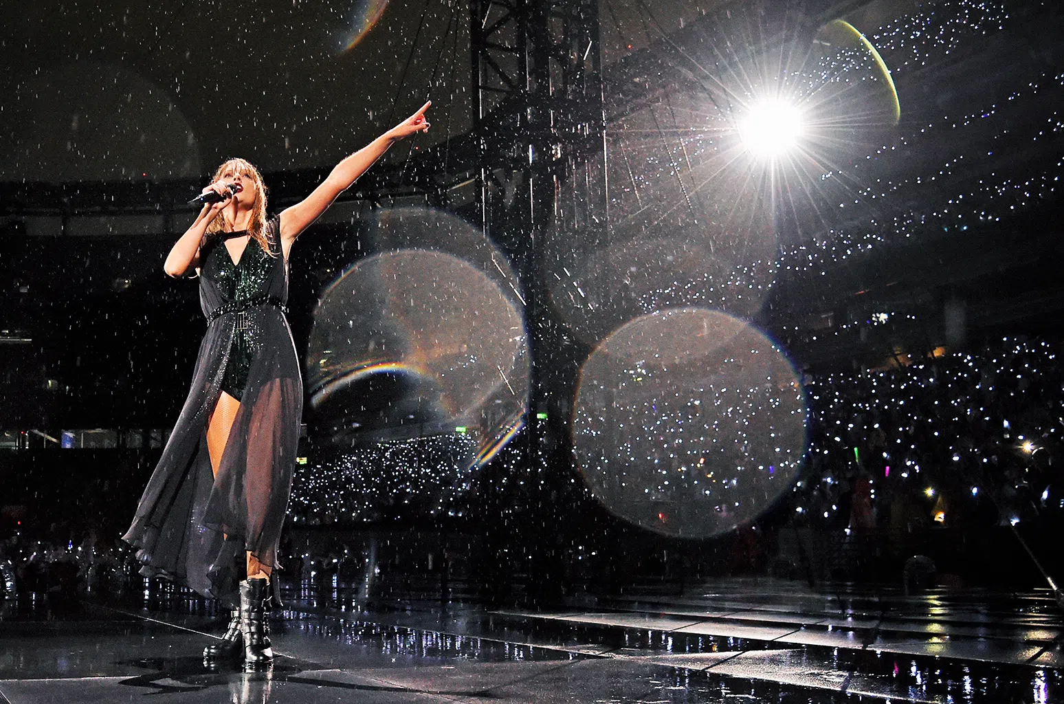 taylor-swift-reputation-stadium-tour-2018-billboard-1548-1668831403445-16688314072711829502047